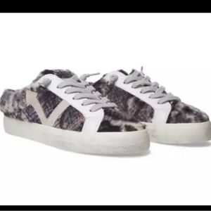 Vintage Havana snuggles sneakers. Size 10